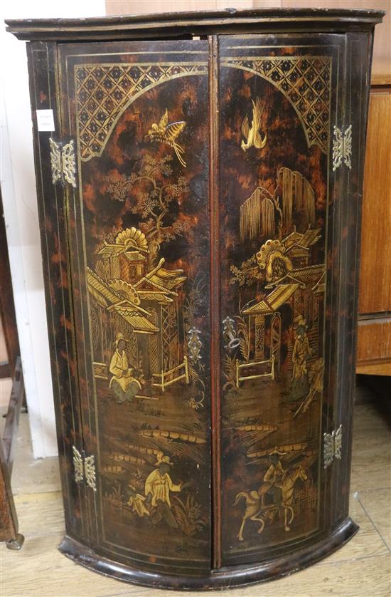 An early 18th century japanned corner cupboard H.92cm
